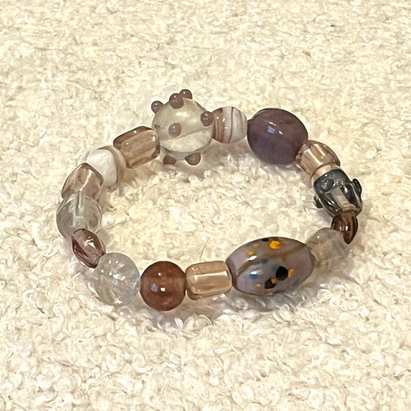 handmade lavender, purple, white glass hand painted beaded elastic bracelet - Picture 5 of 13